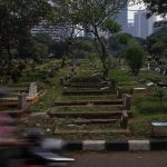 Penggali Makam Temukan Harta Karun Miliaran