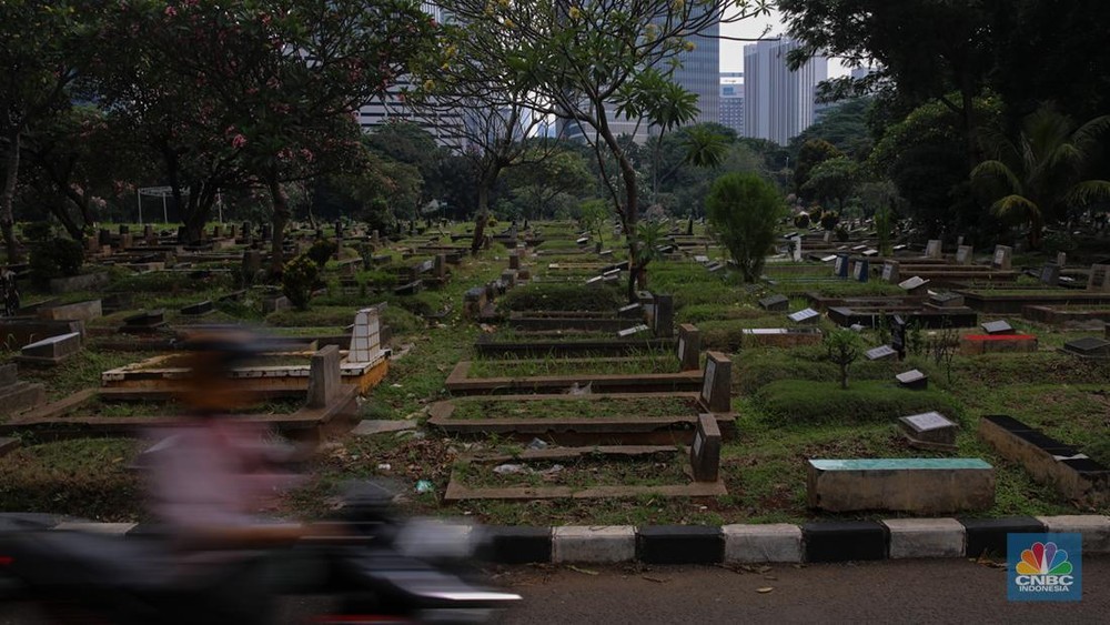 Penggali Makam Temukan Harta Karun Miliaran