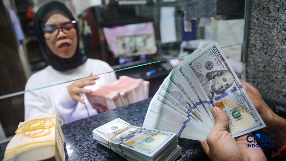 Rupiah Menggila Ekonom Ramal Sentuh Rp17500 1 Rupiah Menggila Ekonom Ramal Sentuh Rp17500
