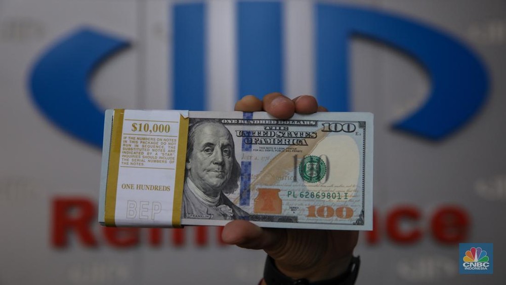 Ekonom Bongkar Biang Kerok Rupiah Loyo