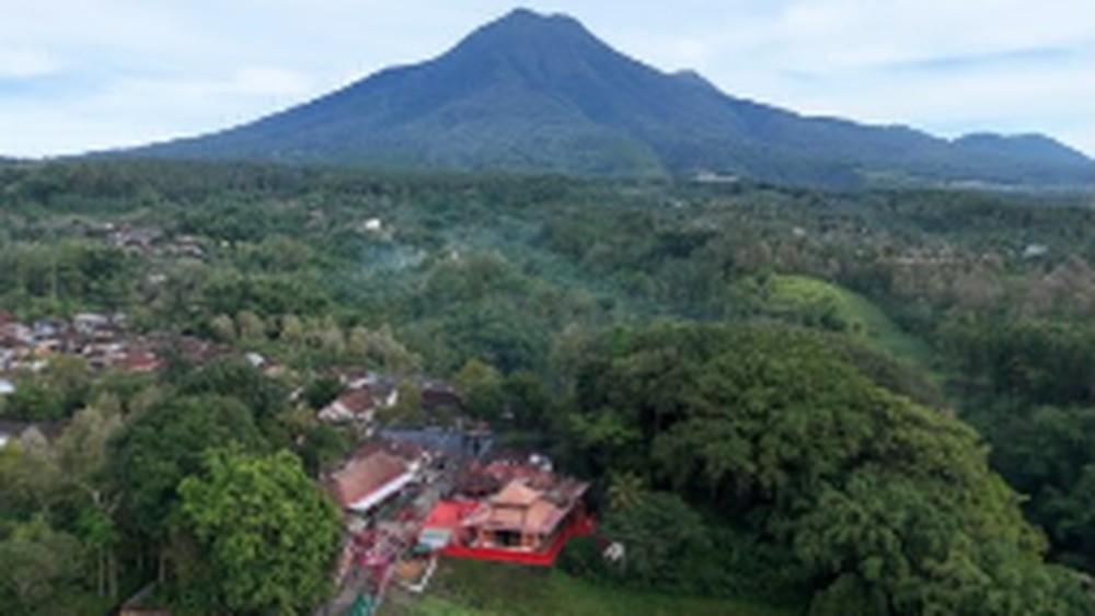Ritual Rahasia Konglomerat RI di Gunung Kawi