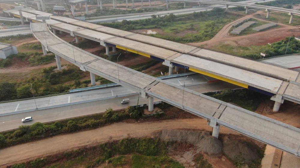 WIKA Gaspol Tol Japek II Selatan Macet Minggat