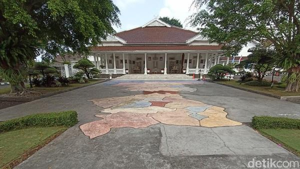 Bupati Jawa Hidup Bak Raja Rakyat Melarat