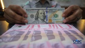 Haluan News 12 Rupiah Menggila Dolar AS Takluk Akhir Pekan