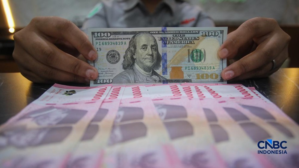 Haluan News 4 Rupiah Menggila Dolar AS Takluk Akhir Pekan