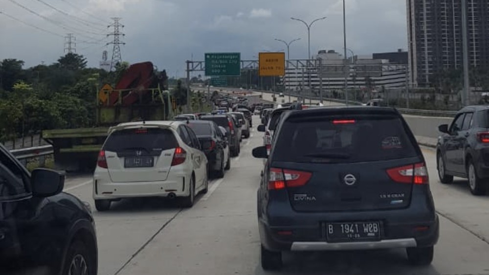 Jalan Tol Makin Ramai Kantong Operator Tebal