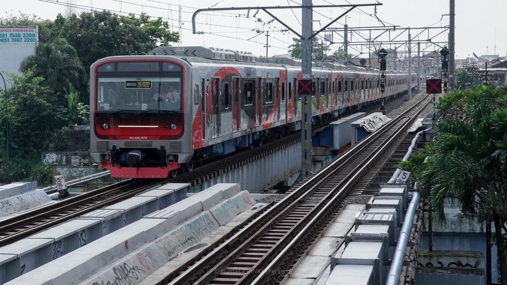 KAI Pesan KRL Baru Demi Keamanan Penumpang
