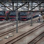 7 KRL Ditarik dari Jalur Menuju Bengkel INKA