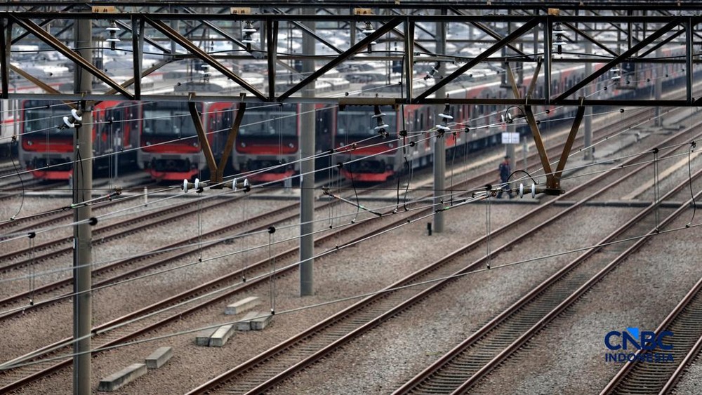 7 KRL Ditarik dari Jalur Menuju Bengkel INKA 1 7 KRL Ditarik dari Jalur Menuju Bengkel INKA