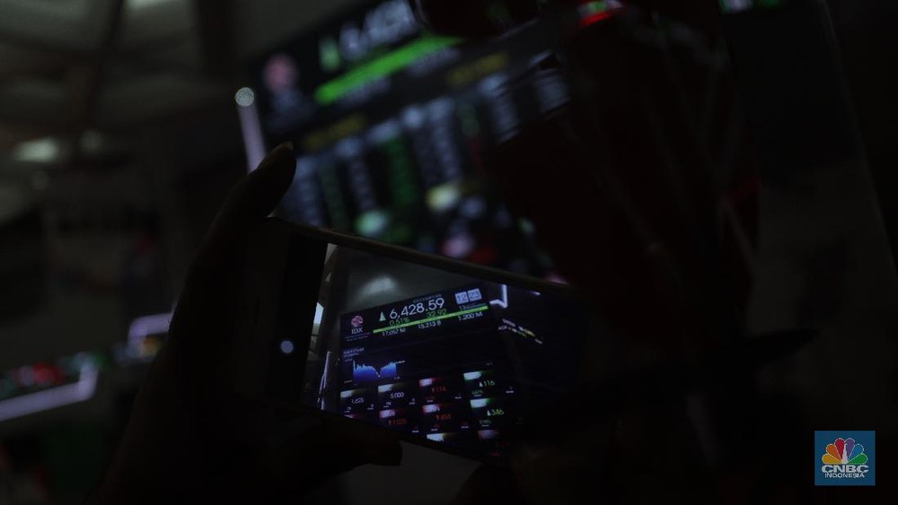 IHSG Merosot Tajam Asing Borong Saham Ini